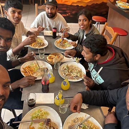 Biriyani House Bed & Breakfast โบบิญญี ภายนอก รูปภาพ