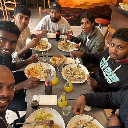 Biriyani House Bed & Breakfast โบบิญญี ภายนอก รูปภาพ